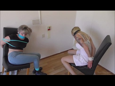 ❤️ व्यसनाधीन / बांधलेले आणि गुंडाळलेले / संकटात मुलगी mr.com-pornzog.ru वर