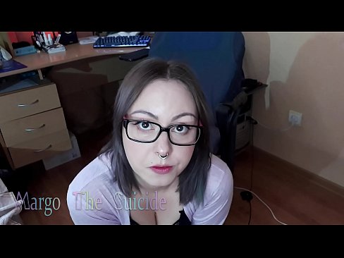 ❤️ चष्मा असलेली सेक्सी मुलगी कॅमेऱ्यात डिल्डोला खोलवर चोखते mr.com-pornzog.ru वर